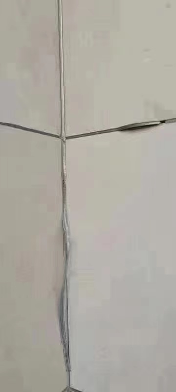 入住三個月，美縫開裂.....